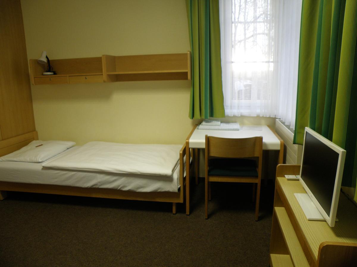 Hotel Sommerhaus Am Internats-Campus Бад-Леонфеьлден Экстерьер фото