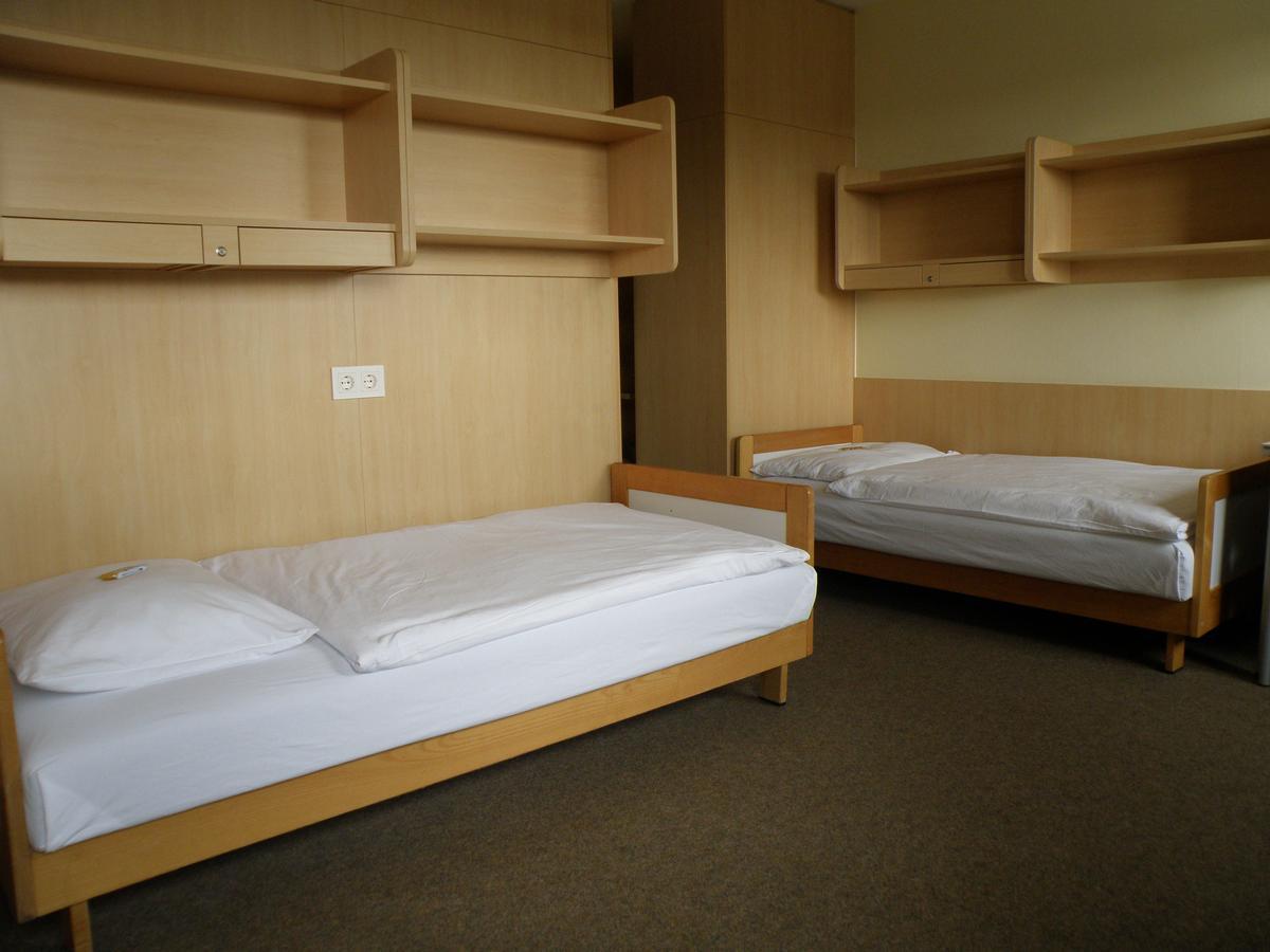 Hotel Sommerhaus Am Internats-Campus Бад-Леонфеьлден Экстерьер фото