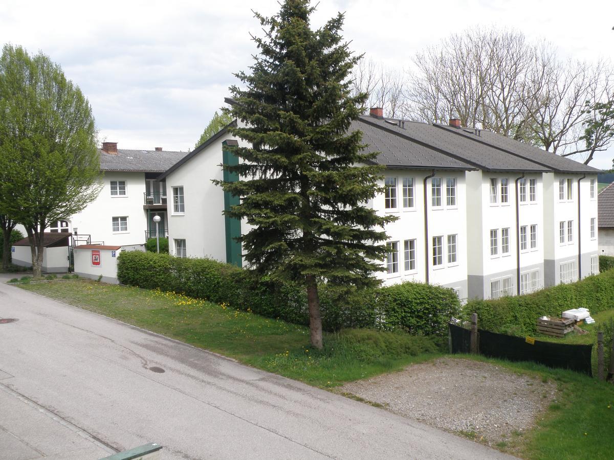 Hotel Sommerhaus Am Internats-Campus Бад-Леонфеьлден Экстерьер фото