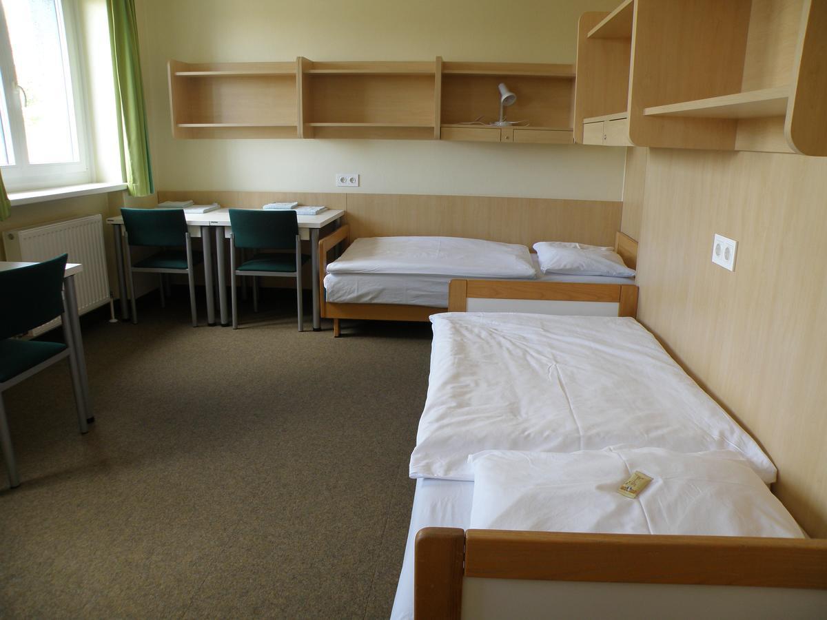 Hotel Sommerhaus Am Internats-Campus Бад-Леонфеьлден Экстерьер фото