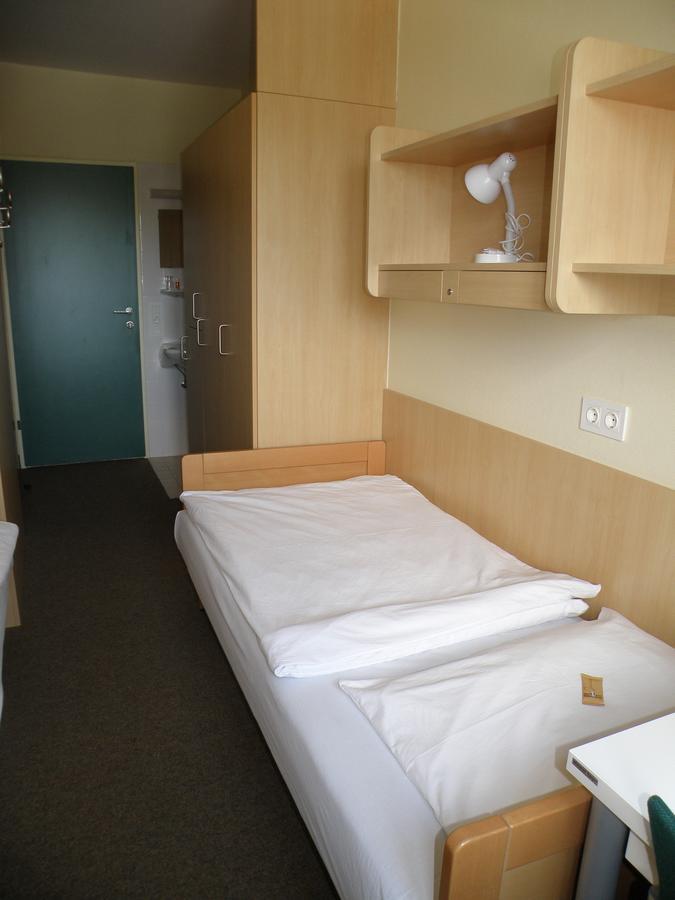 Hotel Sommerhaus Am Internats-Campus Бад-Леонфеьлден Экстерьер фото