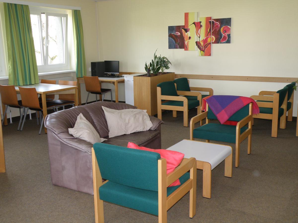 Hotel Sommerhaus Am Internats-Campus Бад-Леонфеьлден Экстерьер фото