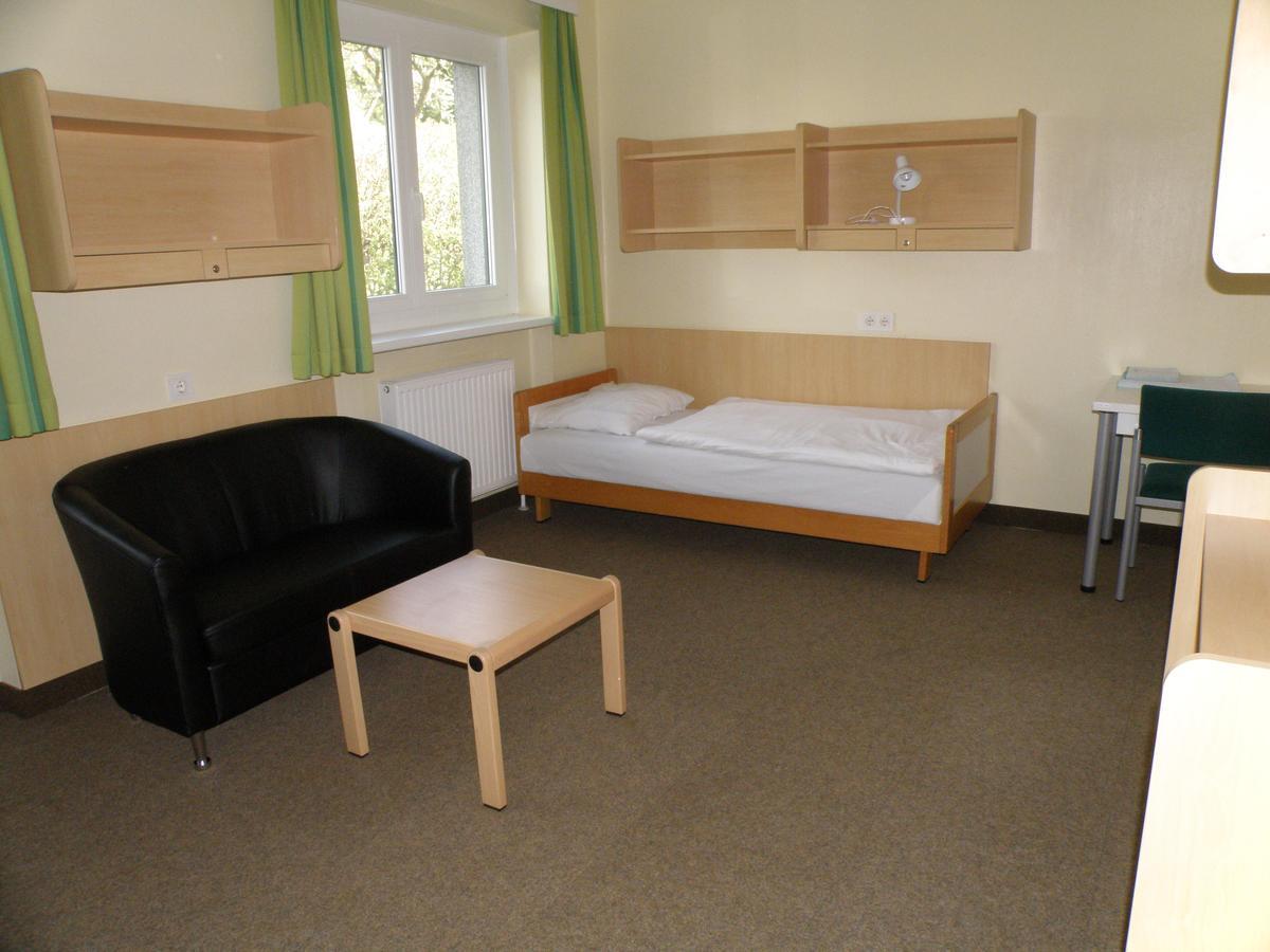Hotel Sommerhaus Am Internats-Campus Бад-Леонфеьлден Экстерьер фото